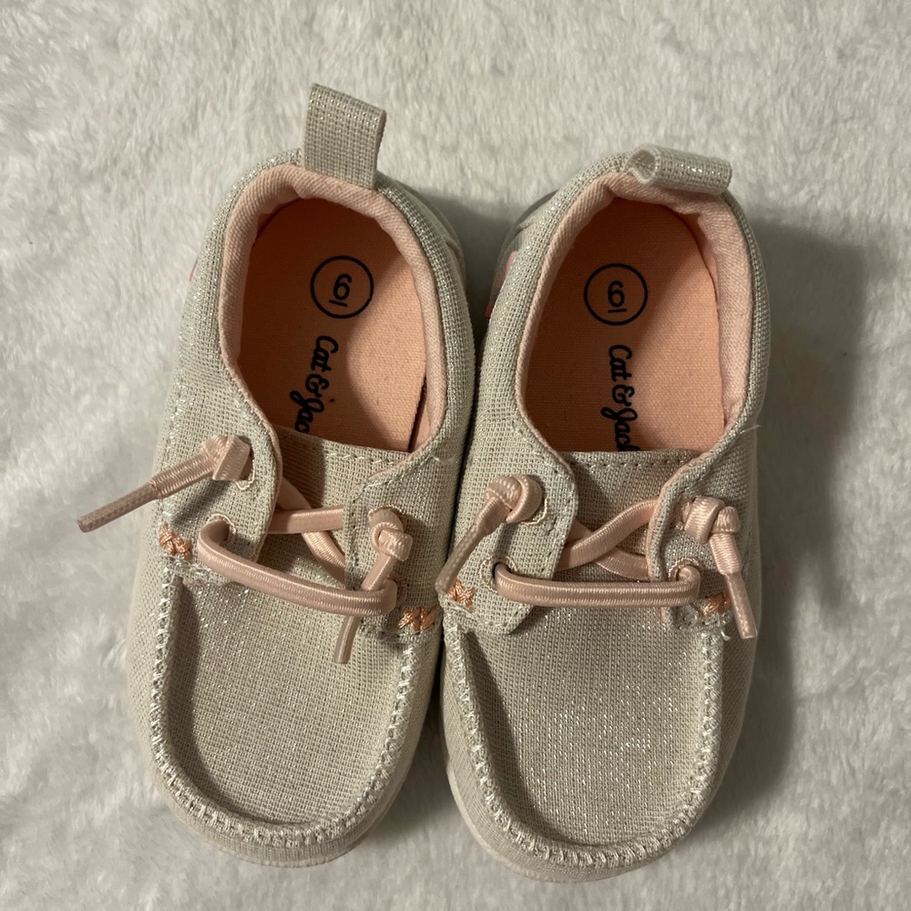 Cat & Jack Cream and Pink Moccasins for Kids size 6
